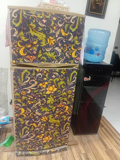 Singer Fridge 2 door for sale.