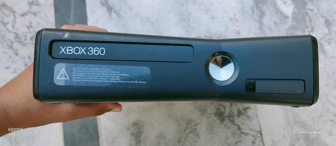 Xbox 360 Slim 250gb with 2 wireless Controller and 1 wired controller