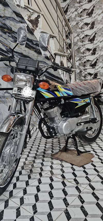 Honda 125 Black open letter