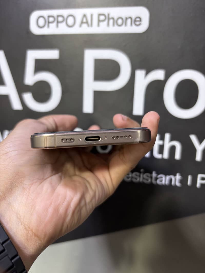 iPhone 16 pro 4