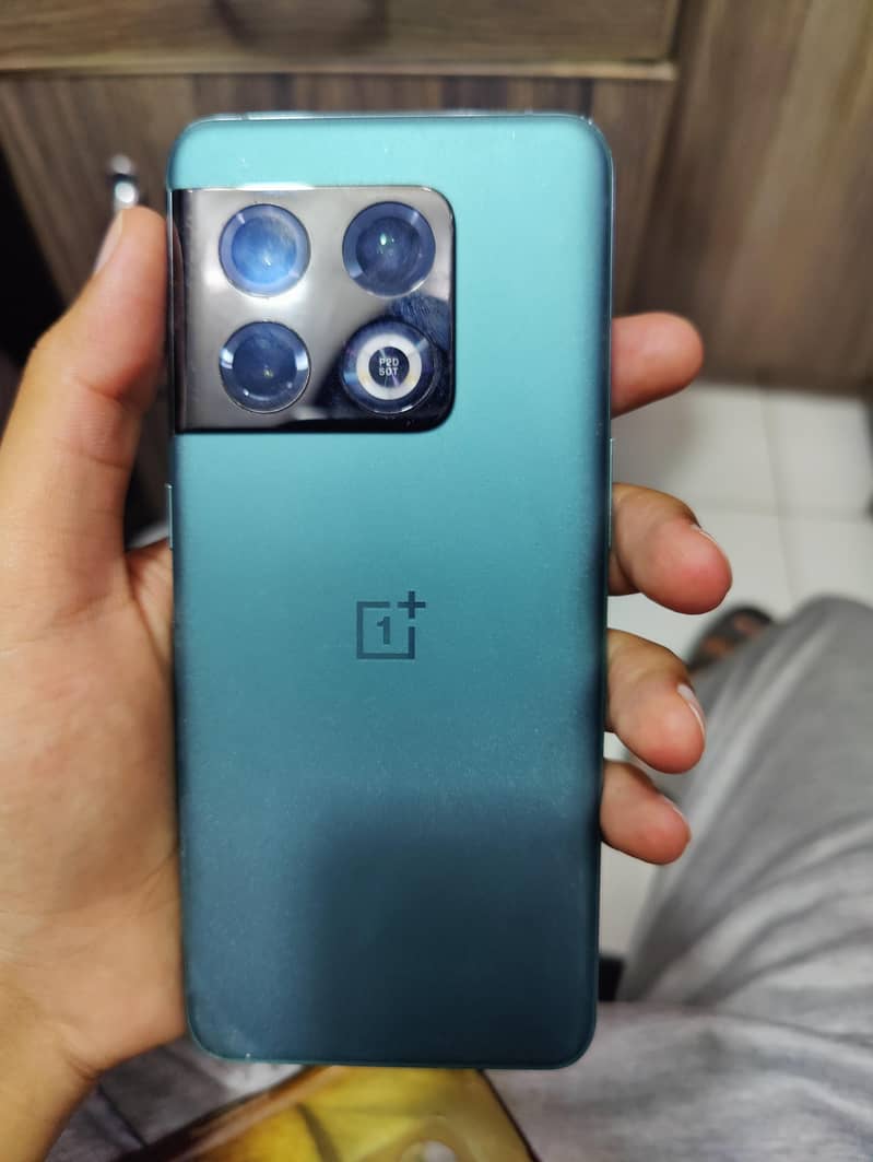 One Plus 10 Pro 4