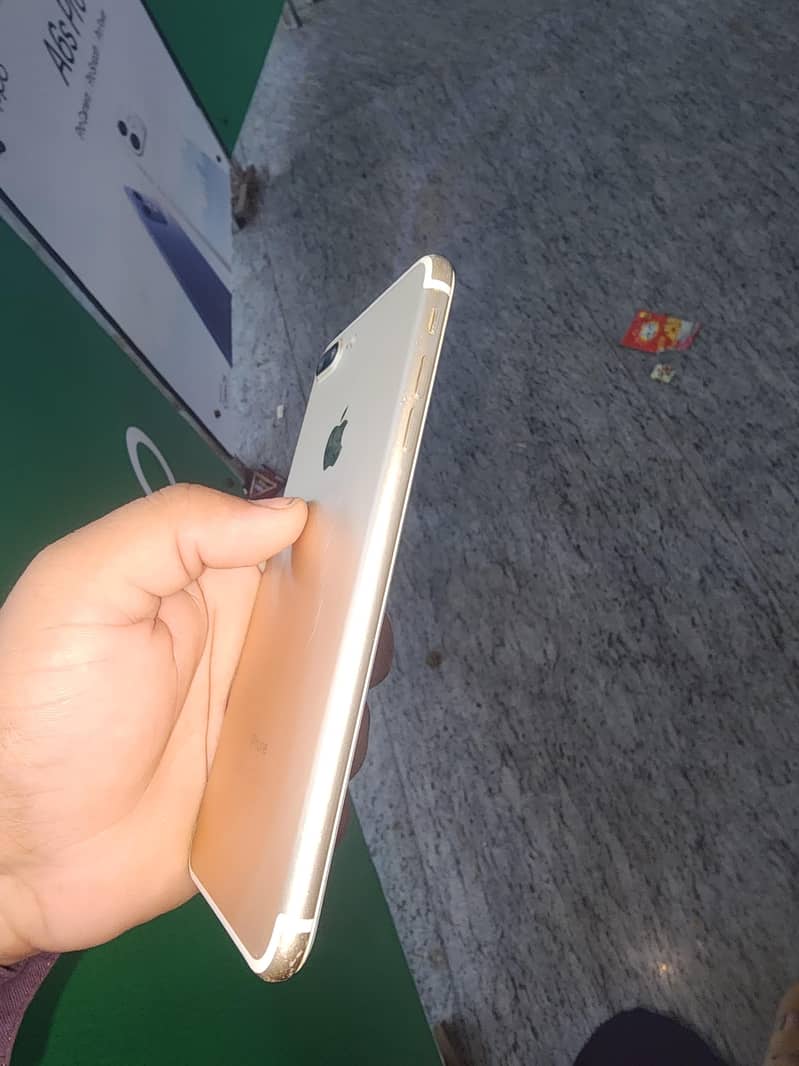 Apple iPhone 7 Plus 2