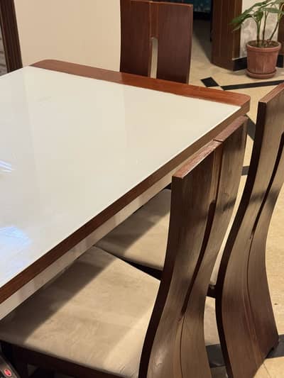 Dining table for sale
