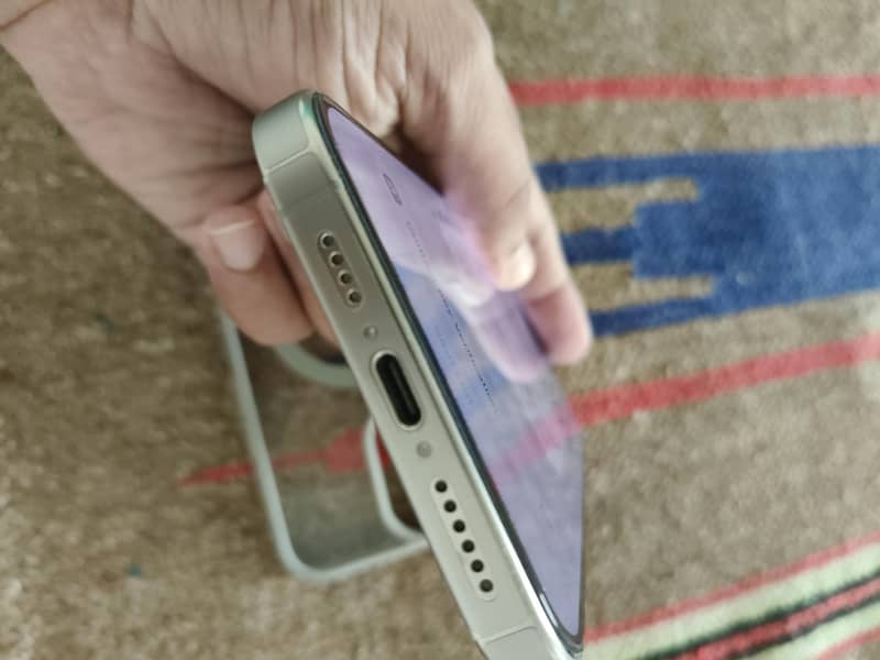 iPhone 15 Pro Max 5