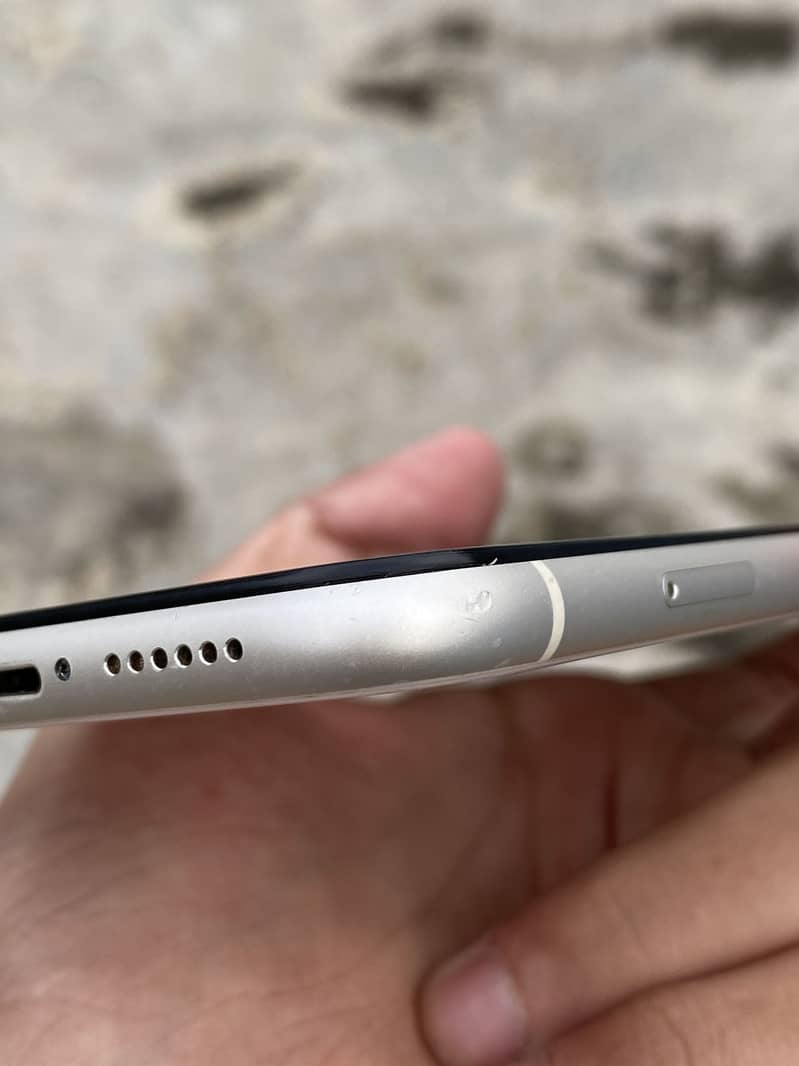 Apple iPhone 11 4