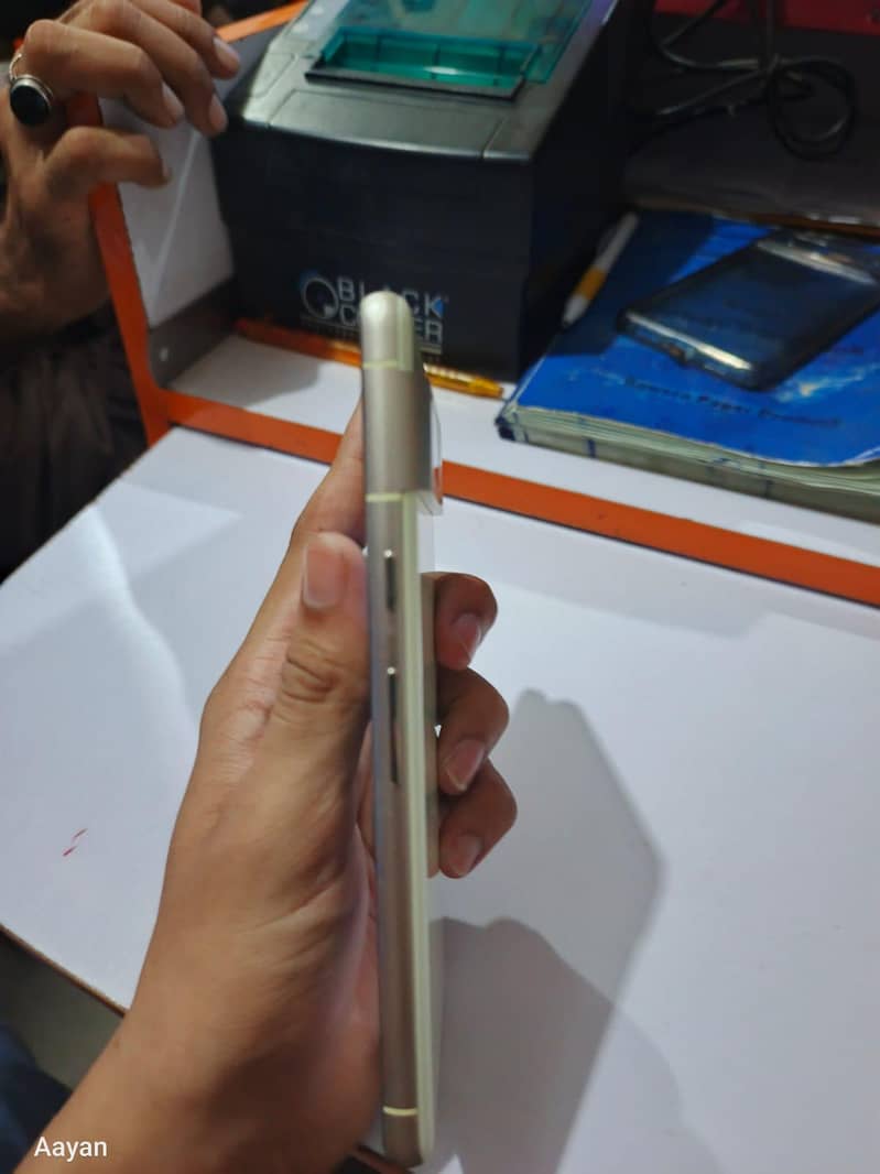 Google Pixel 7 4