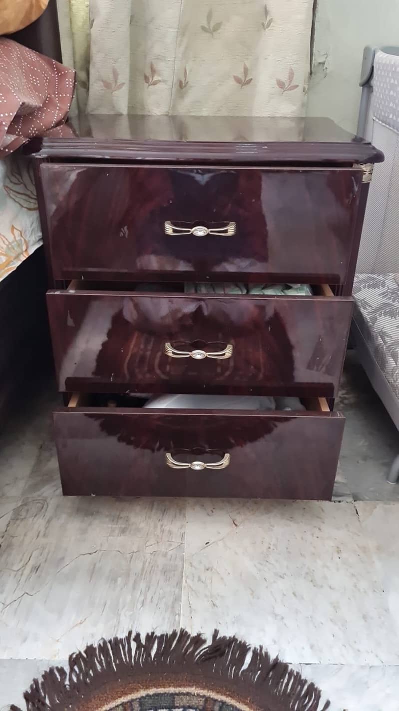 1 side table 1