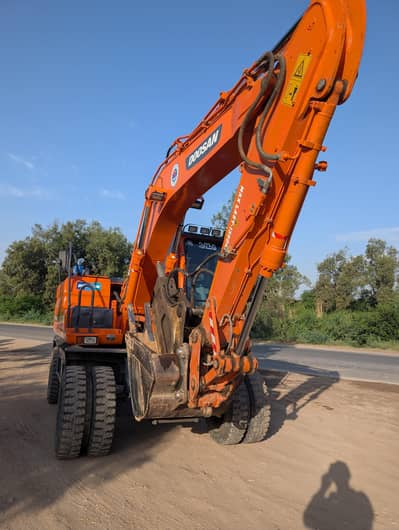 Excavator machine for rent