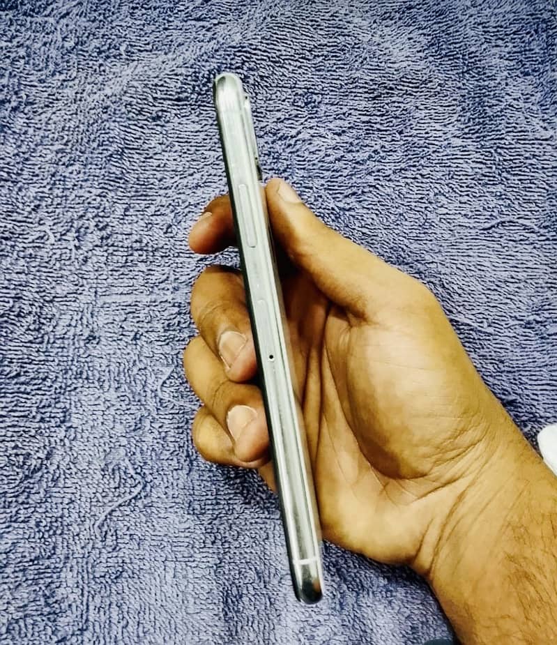 Apple iPhone X 3