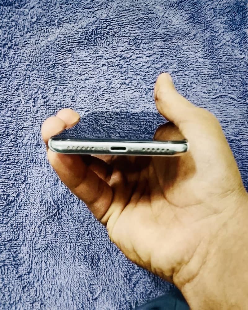 Apple iPhone X 4