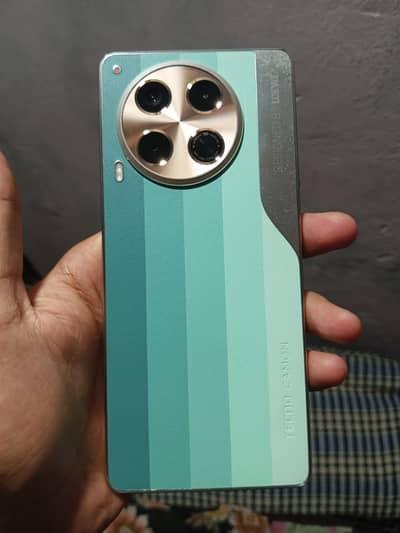 Tecno CAMON 30