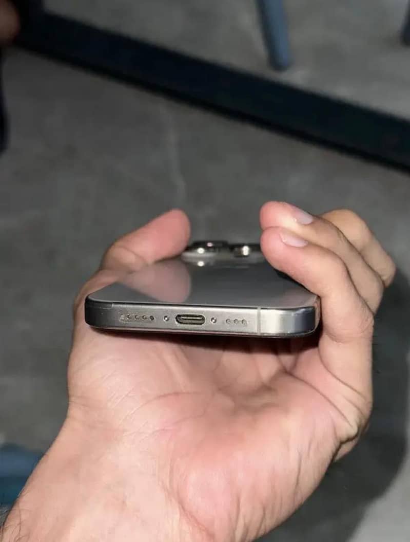 Apple iPhone 15 Pro 1