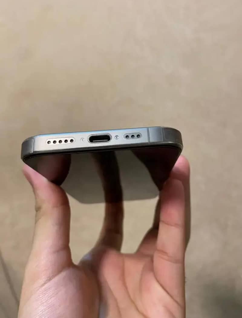 Apple iPhone 15 Pro 3