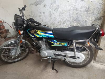 For Sale Un-rigisred Honda CG 125 in 2026 is PKR 240,000 Color Black