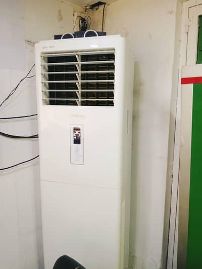 kenwood 2 ton Floor Standing Heat & Cool