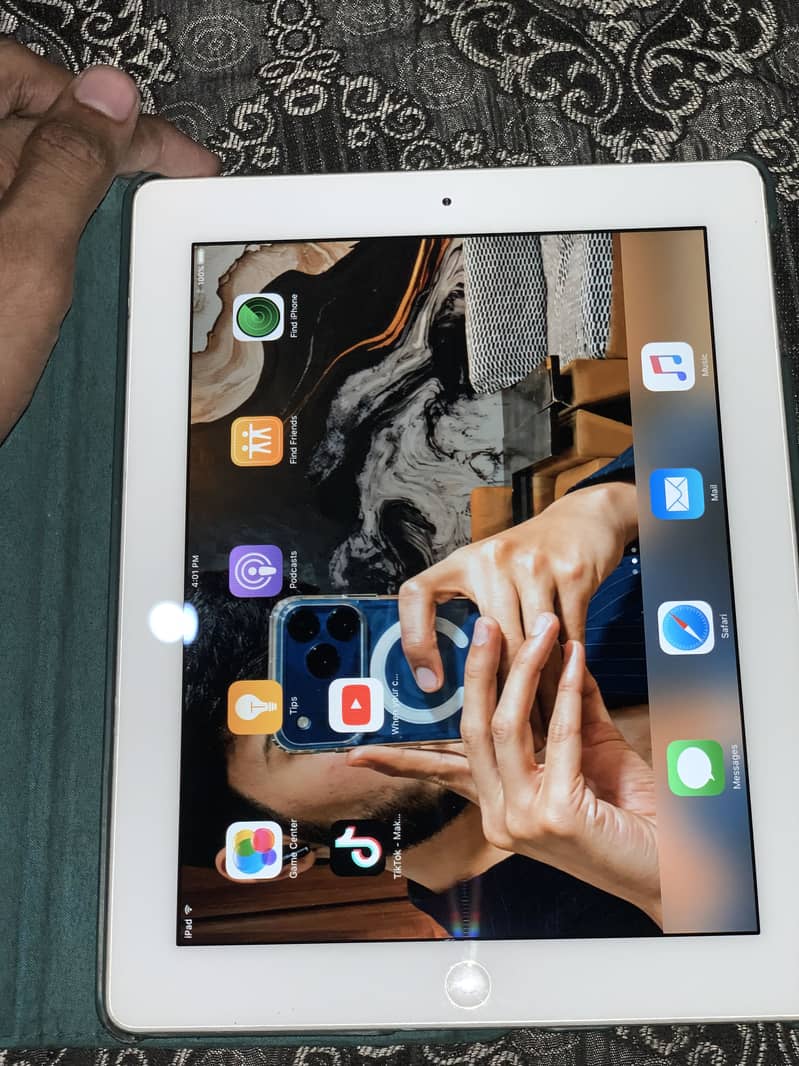 Apple iPhone tab 4