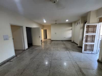 3 Beds Flat Complete Is Available