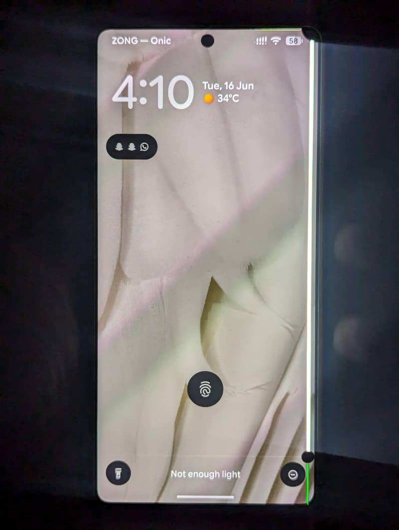 Google Pixel 7 Pro line/dot 9