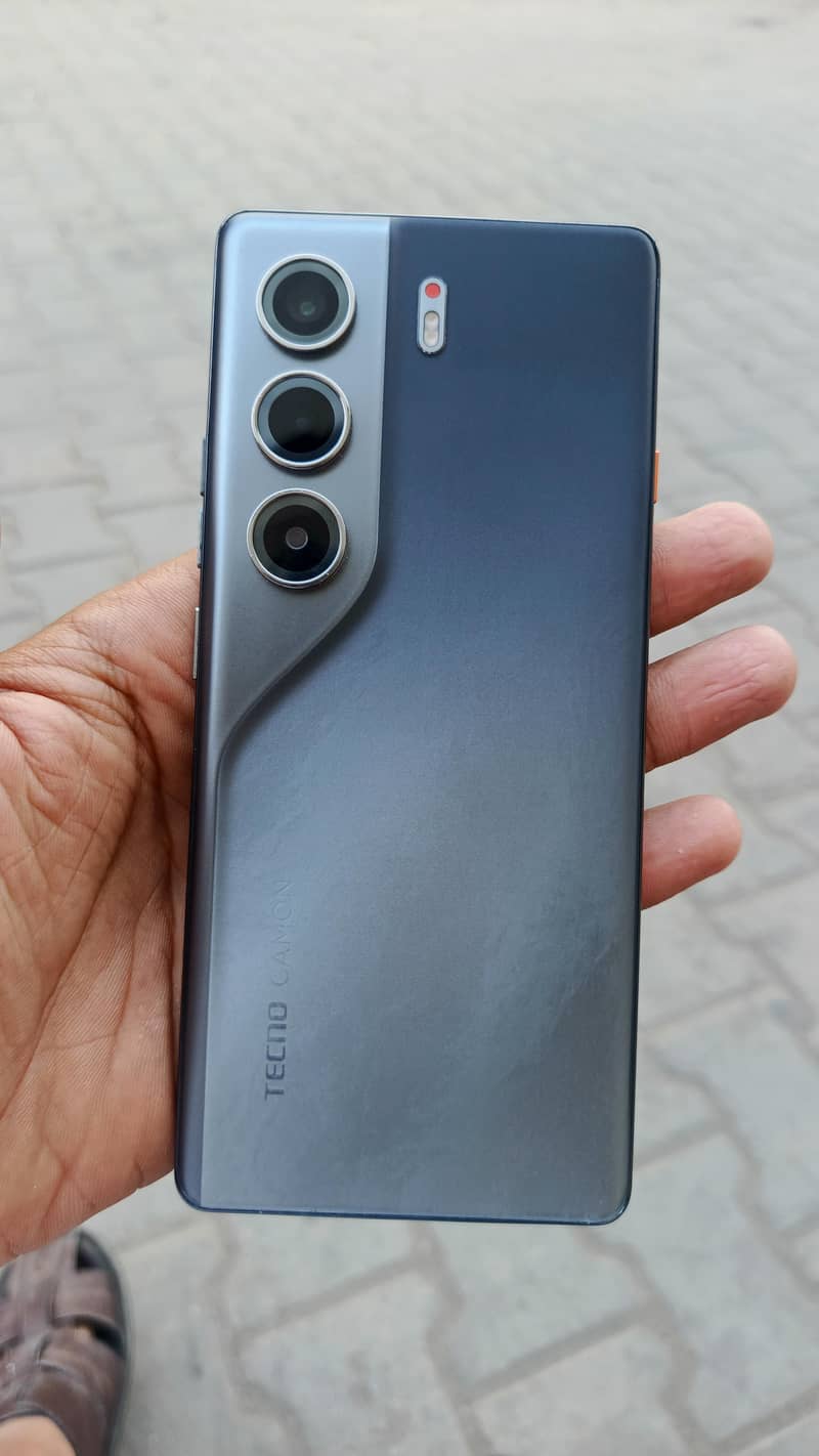 Tecno CAMON 40 Pro 1