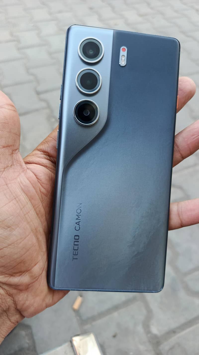 Tecno CAMON 40 Pro 4