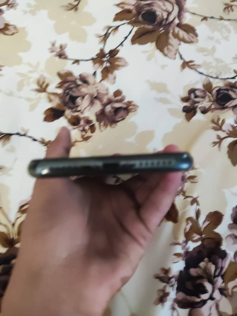 Apple iPhone X 4
