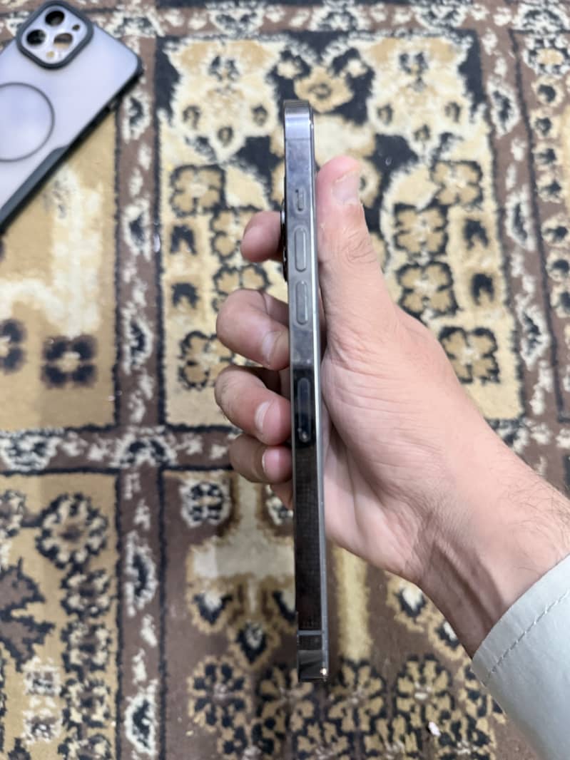 Apple iPhone 12 Pro Max 4