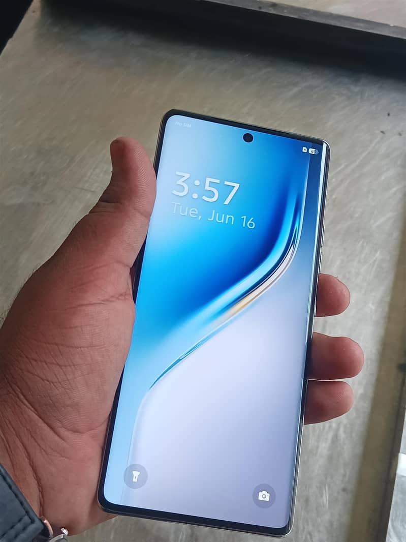 Tecno CAMON 40 Pro 1