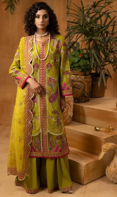 3 piece deaigner suit available for sale