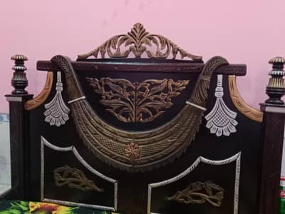 king size wooden bed for sell,good condition,