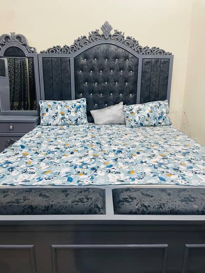 1 complete room furniture (only 3 months used)