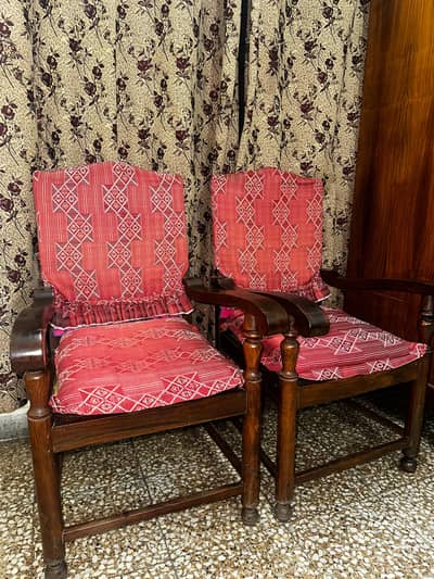 4 Chairs Set - Excellent condition