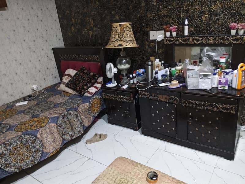 single bed   . dressing. side table 7