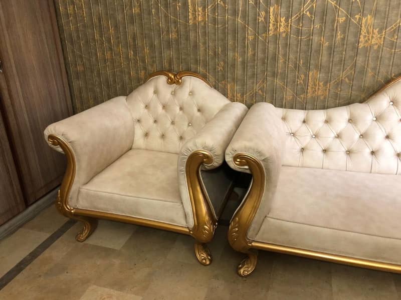 Complete sofa set in solid wood Best condition 3
