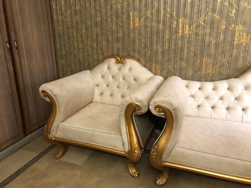 Complete sofa set in solid wood Best condition 4