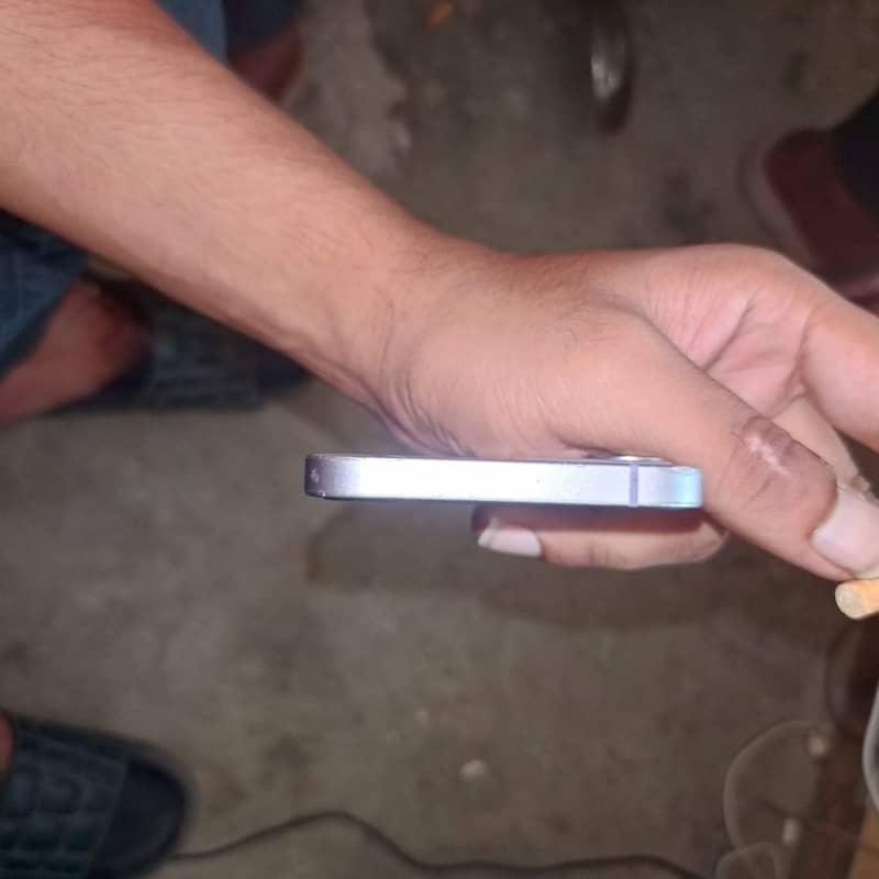 Apple iPhone 12 1