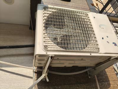 1.5 ton DC Inverter hot and cool AC