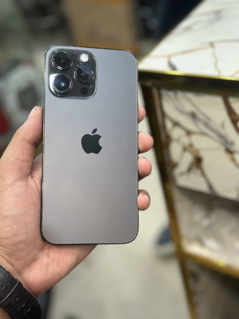 Apple iPhone 14 Pro Max 1