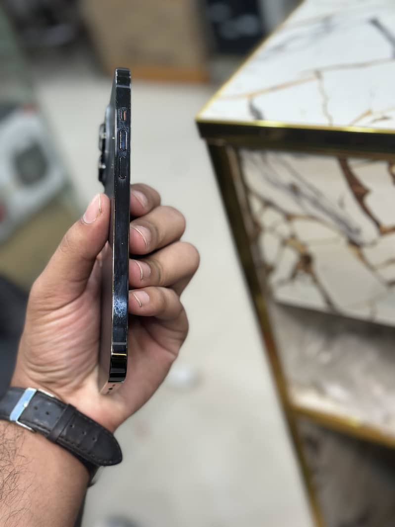 Apple iPhone 14 Pro Max 4