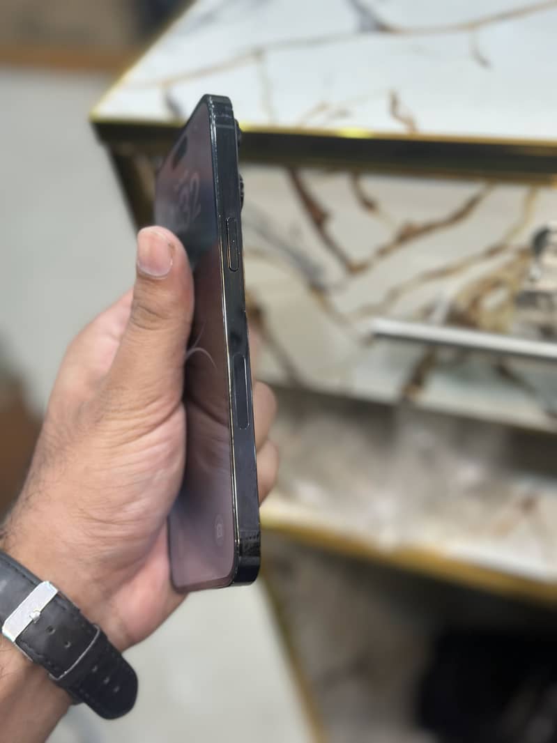 Apple iPhone 14 Pro Max 7