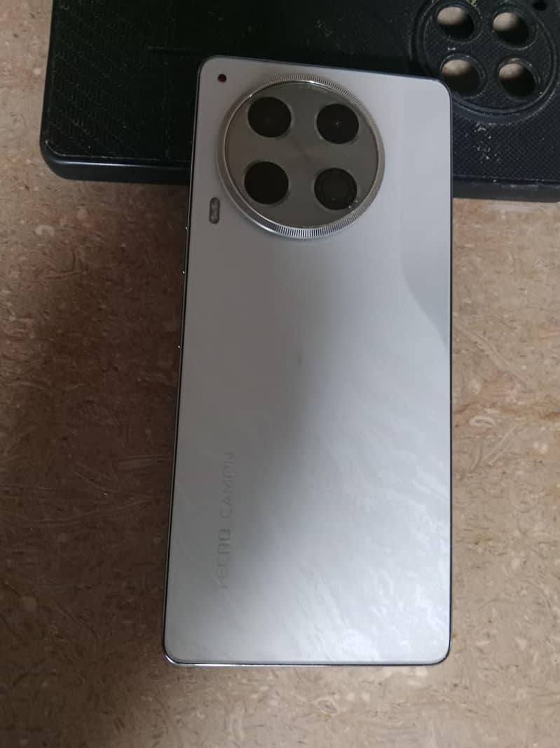 tecno camon 30 1
