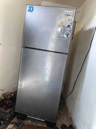 Refrigerator condition 10/10 no issue 9 years warranty baki ha