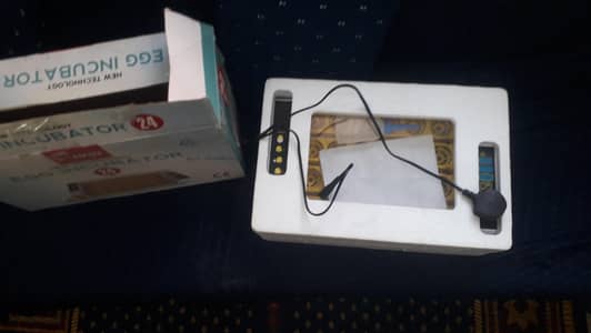 INCUBATOR FOR SALE 24 EGG RAKH SAKTE HAI