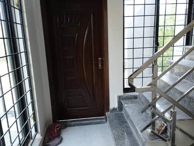 5 MARLA HOUSE FOR RENT IN BAHRIA ORCHARD 3 BEDROOM GAS AVAILABLE ATTACHED WASHROOM
