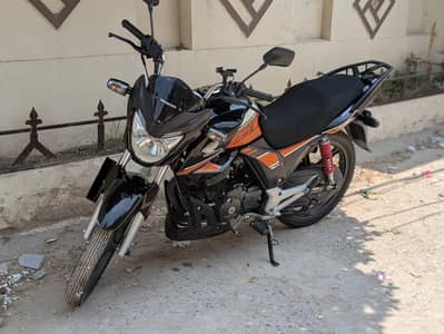 Honda CB 150 F - 2023 - Black & Orange