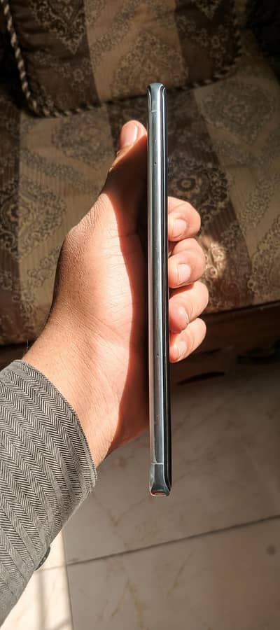 Vivo V30