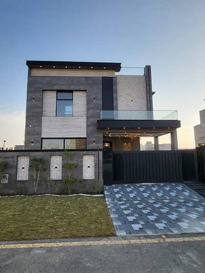 Beautiful 10 Marla Family House for Rent