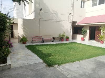 600, SQYARD GROUND PLUS ONE BNGLOW INDEPENDENT FOR SILENT COMMERCIAL OFFICE USED AVAILABLE VIP LOCATION MAIN ROAD OUT CLASS LOCATION FOR RENT