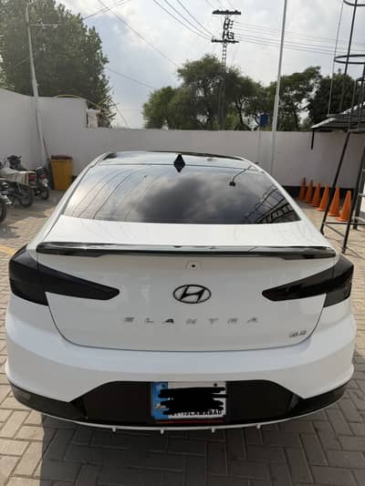Hyundai Elantra 2022