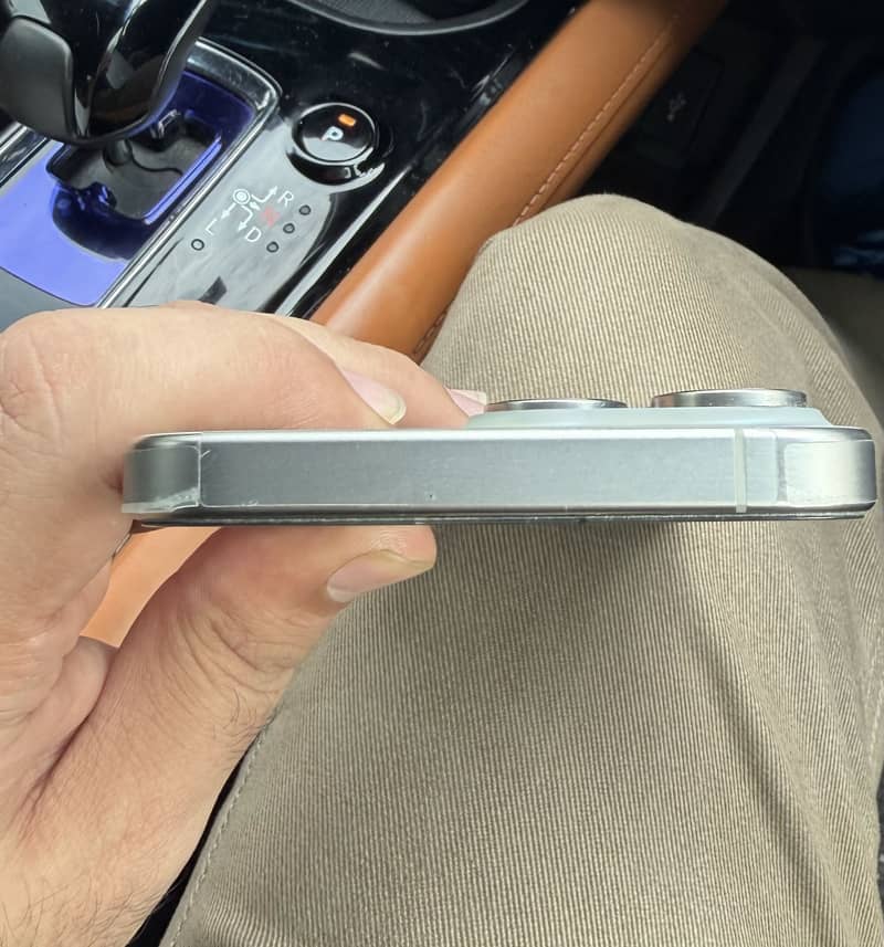 Apple iPhone 15 Pro Max 2
