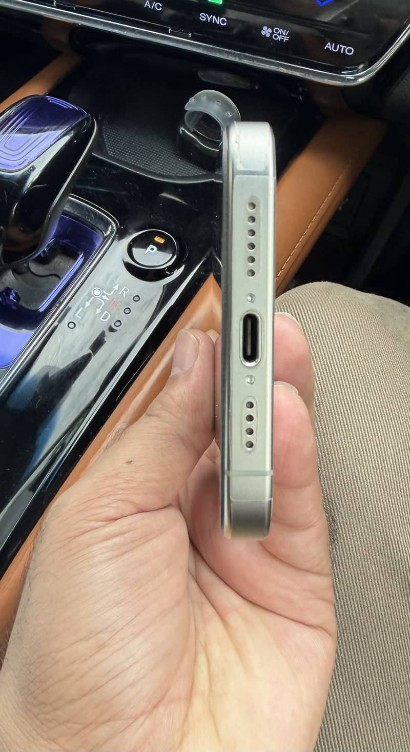 Apple iPhone 15 Pro Max 3